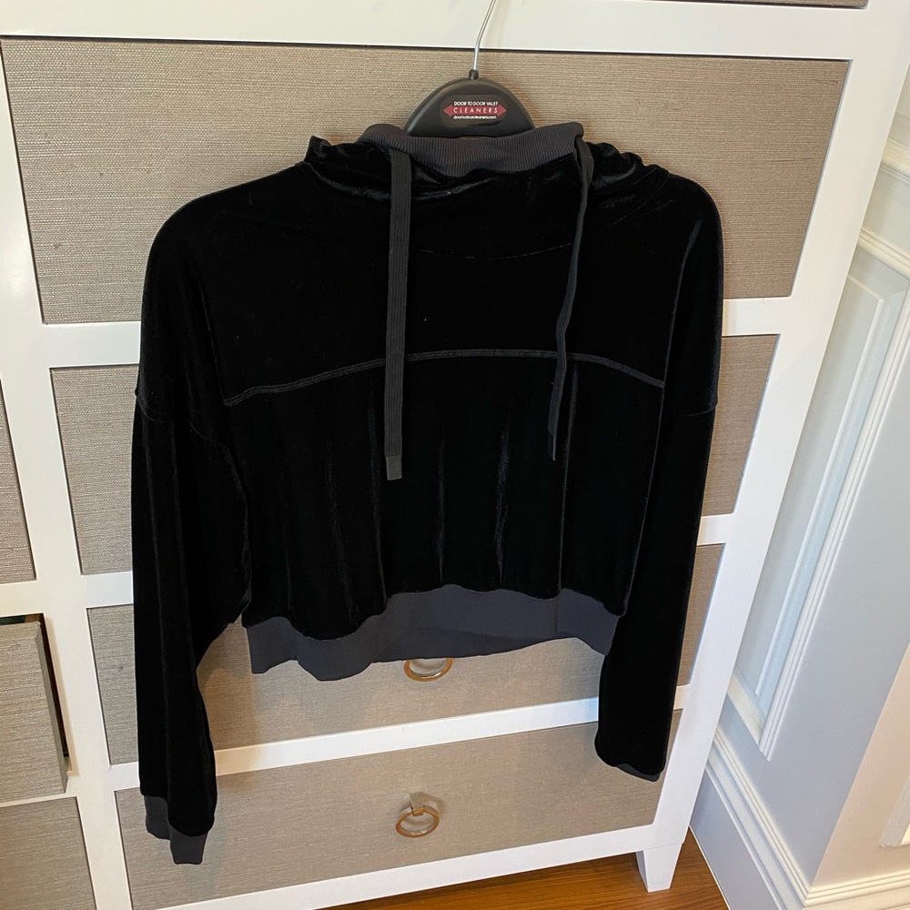 Alo Cropped Black Velvet Hoodie